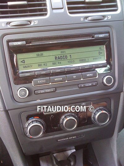 How to remove a VW Golf Mk6 car stereo - (2008 Onwards) 